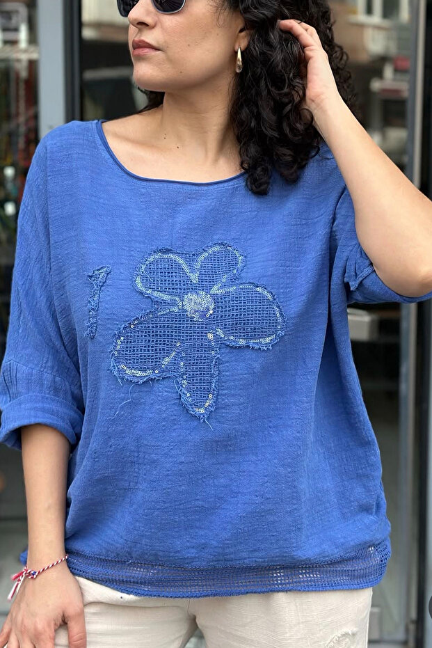 Women's Blue Round Neck Appliqued Sequin Daisy Patterned 3/4 Sleeve Oversize Loose Linen Blouse