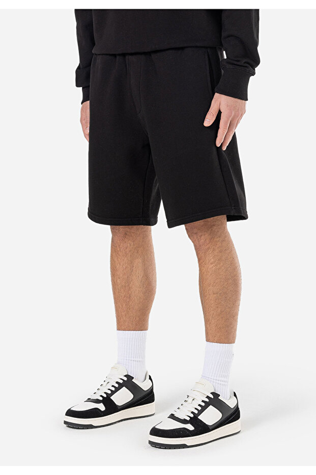 Siyah Arka Cepli Şort - 1