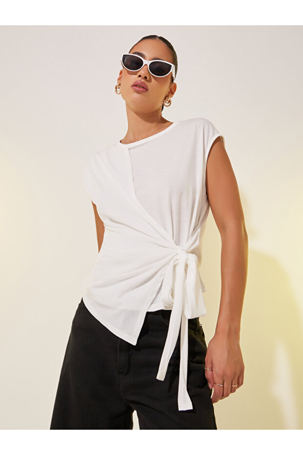 بلوزة ملفوفة برباط جانبي وأكمام قصيرة سادة - 1