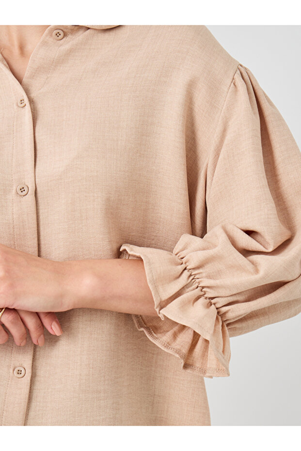 قميص بأكمام مكشكشة وأزرار وياقة متباعدة - 4