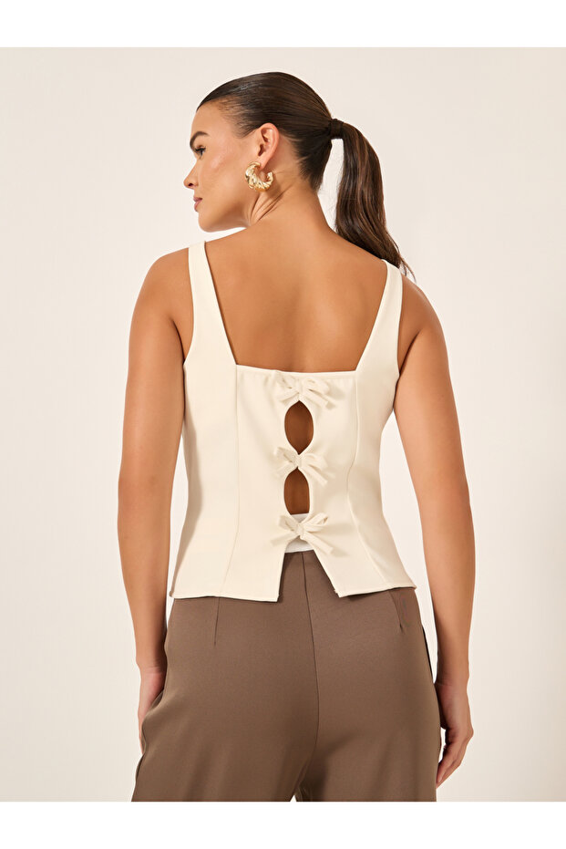 بلوزة سادة بدون أكمام برقبة مربعة - 3