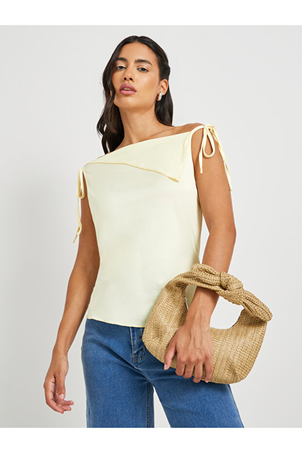 بلوزة سادة مكشوفة الكتفين بقصّة عادية - 1