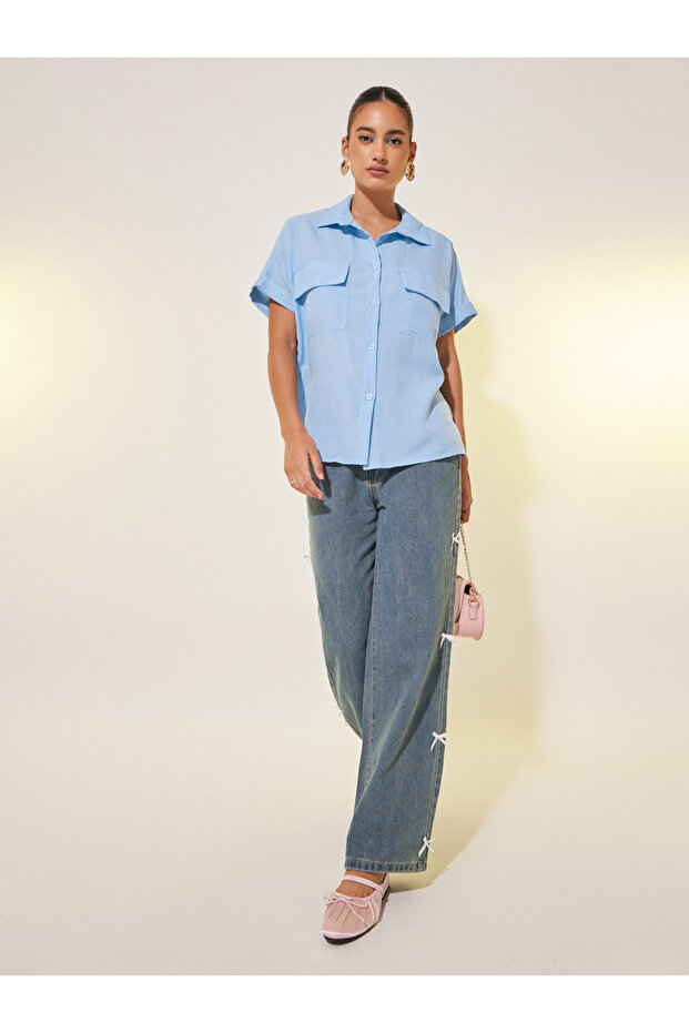 قميص سادة بأكمام قصيرة وياقة واسعة - 2