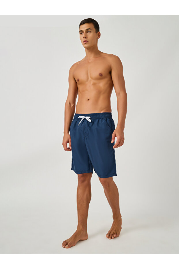 شورت سادة بطول الركبة مع رباط - 2