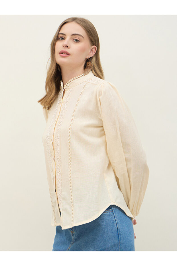 بلوزة من الدانتيل بأزرار وياقة ماندرين - 3