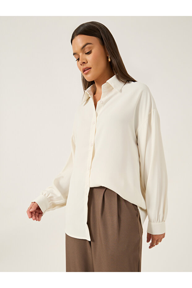 قميص بقصّة عادية وياقة واسعة سادة - 1