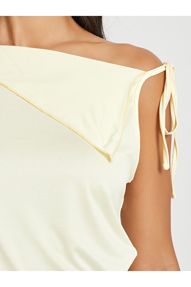 بلوزة سادة مكشوفة الكتفين بقصّة عادية - 4