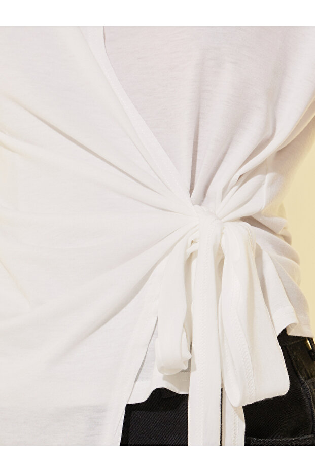 بلوزة ملفوفة برباط جانبي وأكمام قصيرة سادة - 3
