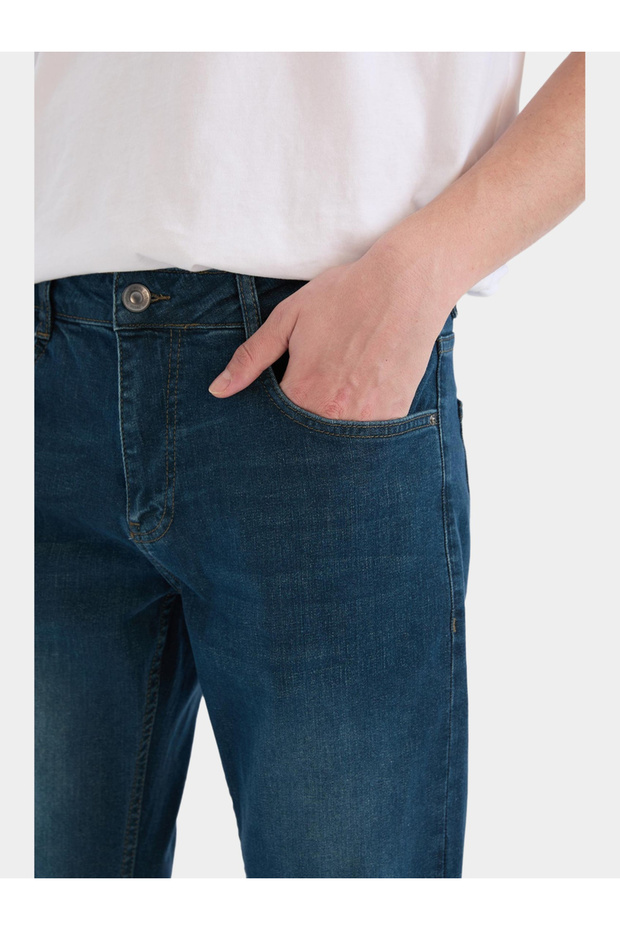 Men's Light Wash Blue Jeans - 5