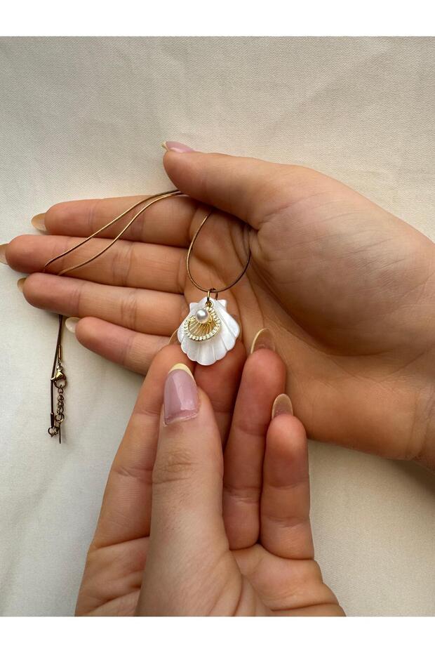 Pearl Model Steel Necklace on Oyster