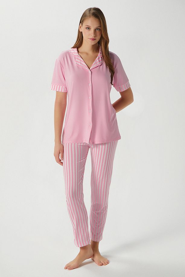 Kadın Elena Yumuşak Doku Pembe Çizgili Ön Düğme Kısa Kollu Pijama Takımı - 2