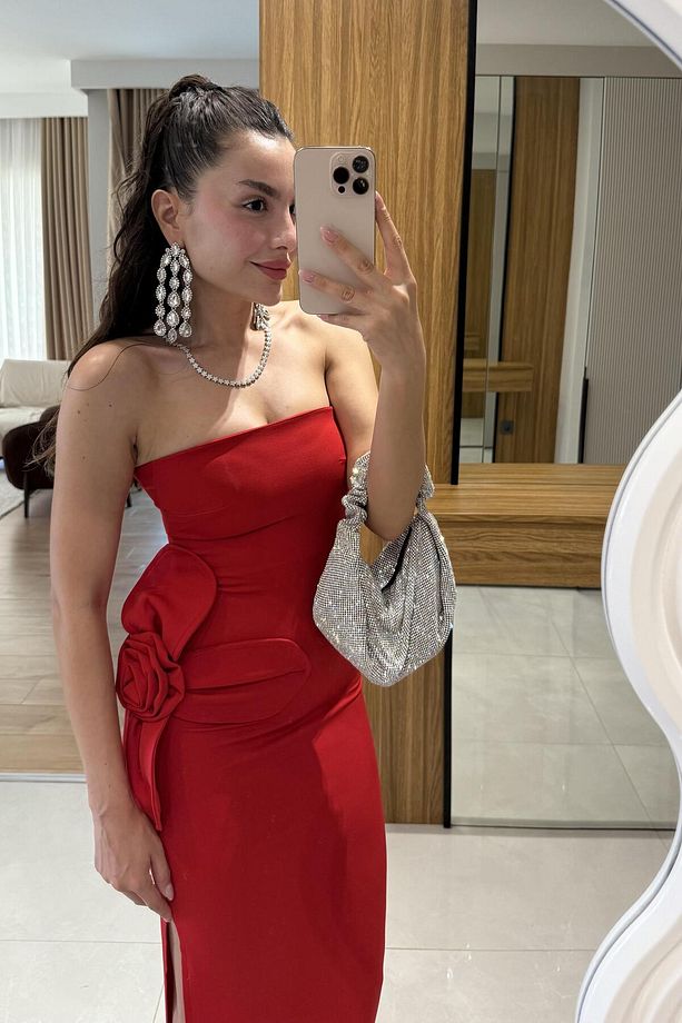 Orselle Kırmızı Gül Detaylı Straplez Elbise - 3