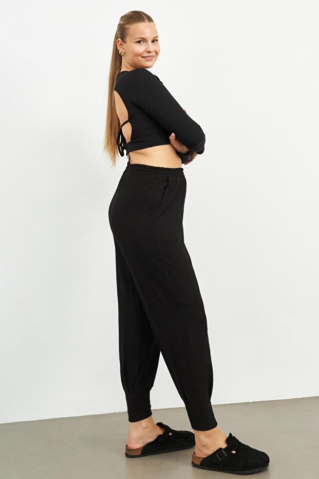 Siyah Paçası Pileli Örme Pantolon - 1