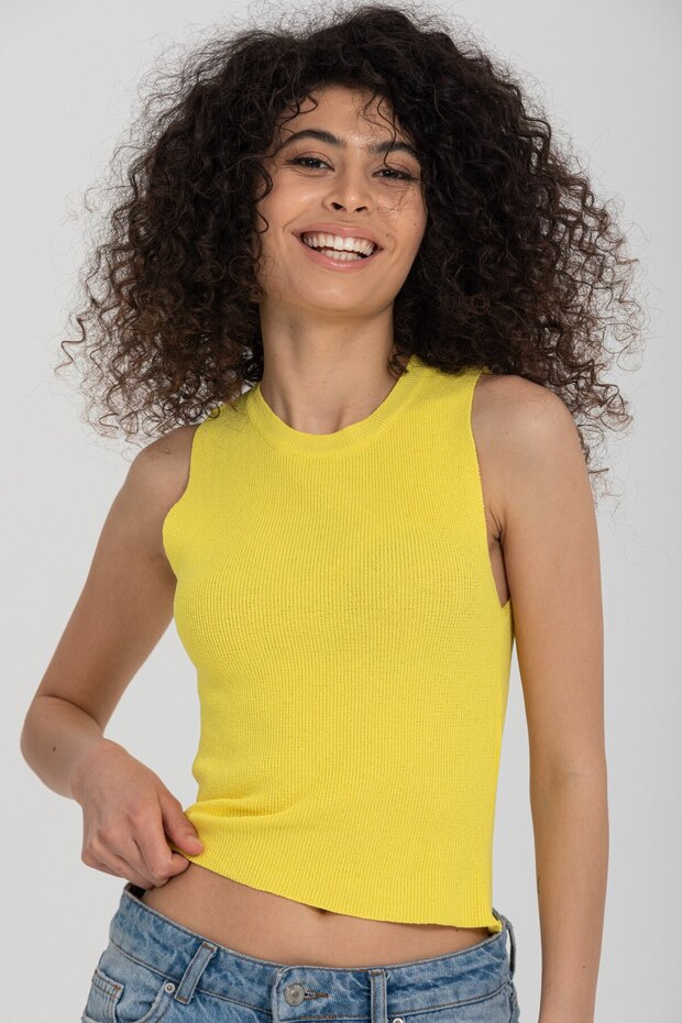 Basic Sarı Kolsuz Crop Kadın Triko - 1