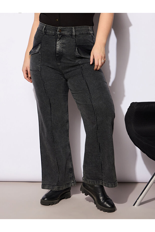Plus Size Straight Fit Jeans with Front Seam Detail