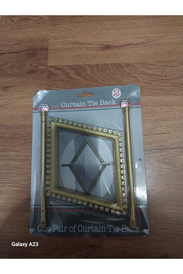 Perde tutma aparatı