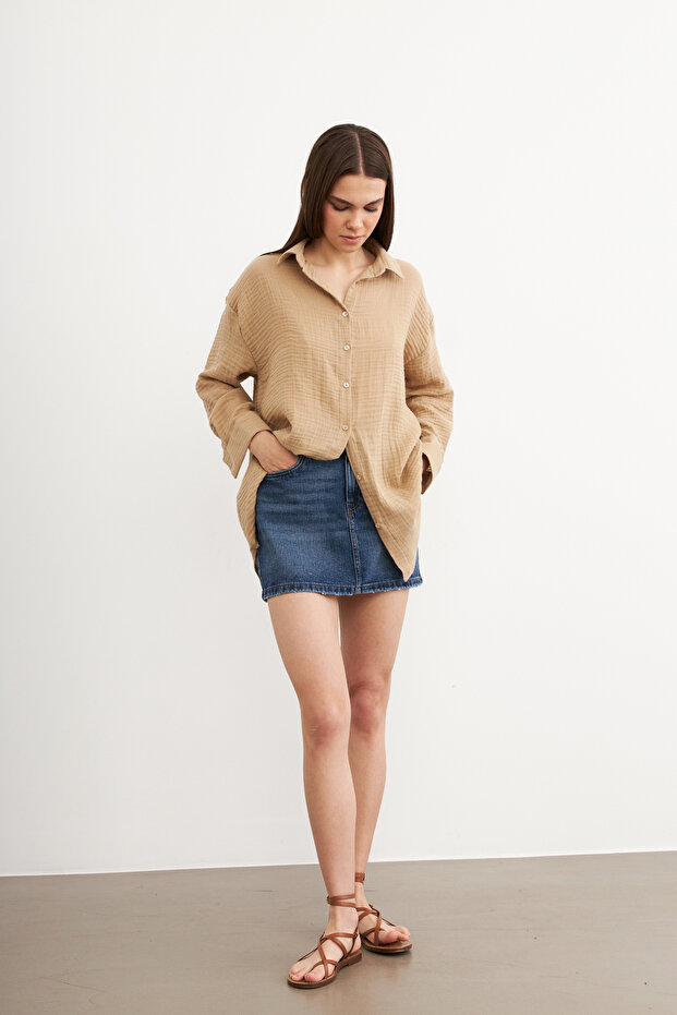 قميص موسلين أساسي كبير الحجم باللون البيج - 2