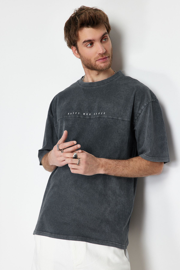Antrasit Oversize/Geniş Kesim Soluk Efektli Yazı Baskılı %100 Pamuklu T-Shirt TMNSS23TS00174 - 5