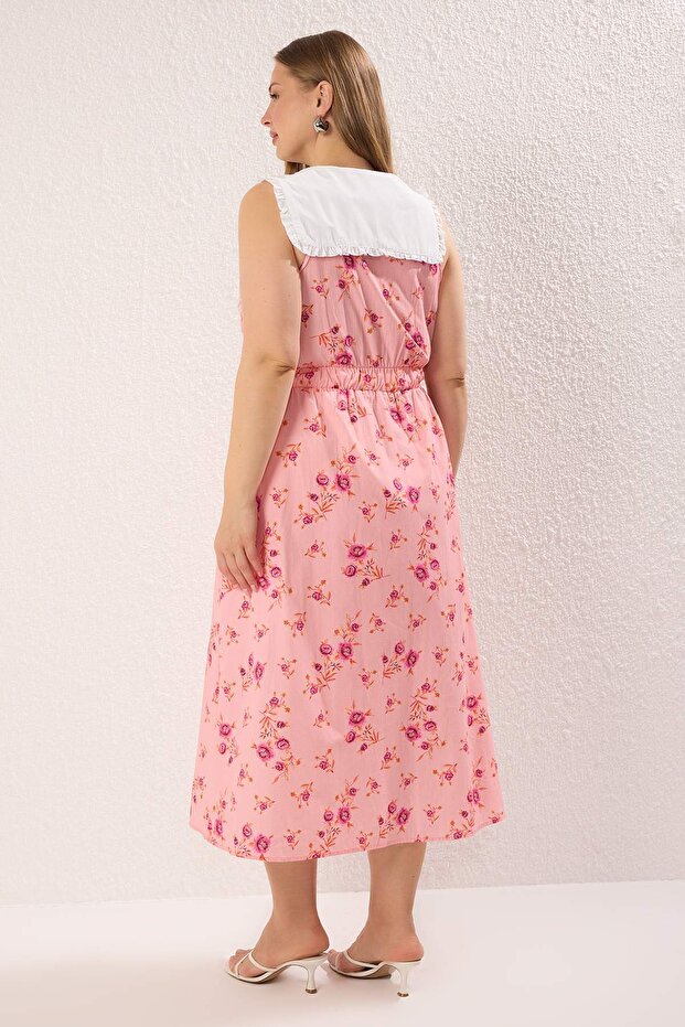 Pembe Çiçekli Poplin %100 Pamuk Bebe Yaka Midi Dokuma Büyük Beden Elbise TBBSS25AH00158 - 4