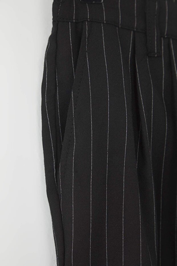 Siyah Çizgili Pileli Klasik Baggy Fit Kumaş Pantolon TMNSS24PL00024 - 8