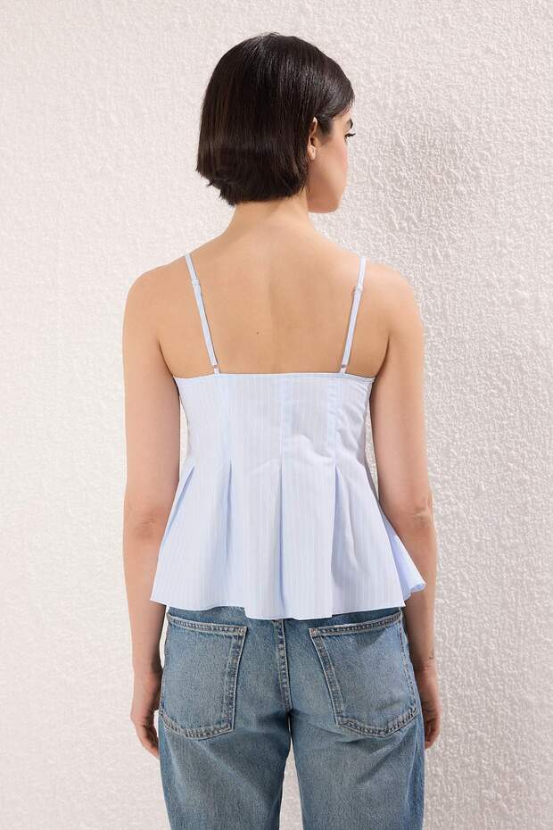 Açık Mavi Çizgili Peplum Askılı Fitted Dokuma Bluz TWOSS25BZ00552 - 4