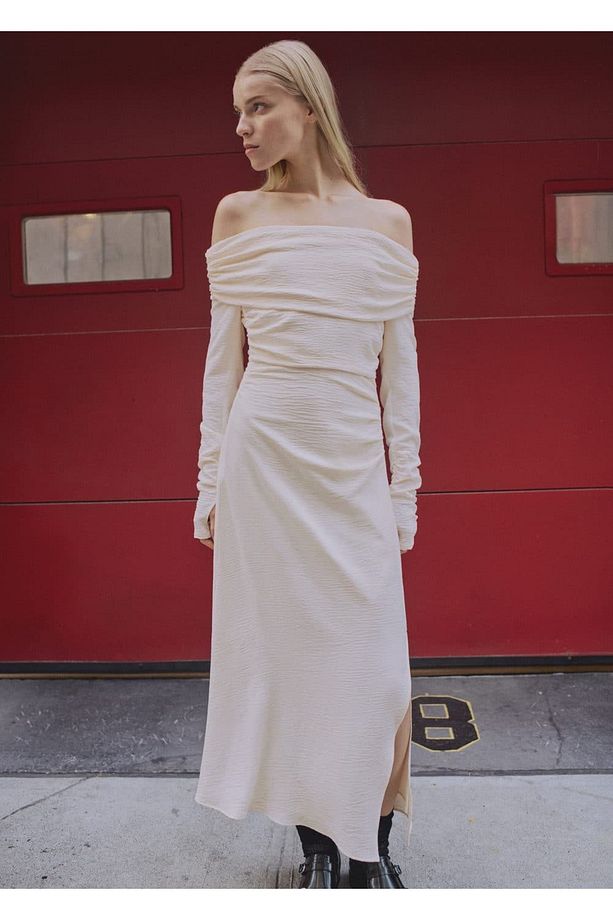 Omzu açık drape elbise - 1