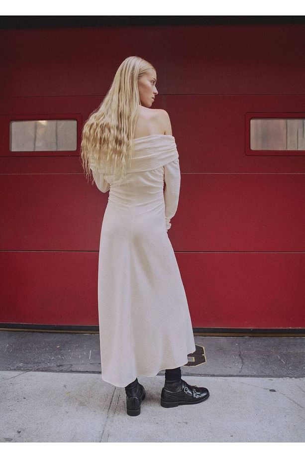 Omzu açık drape elbise - 4