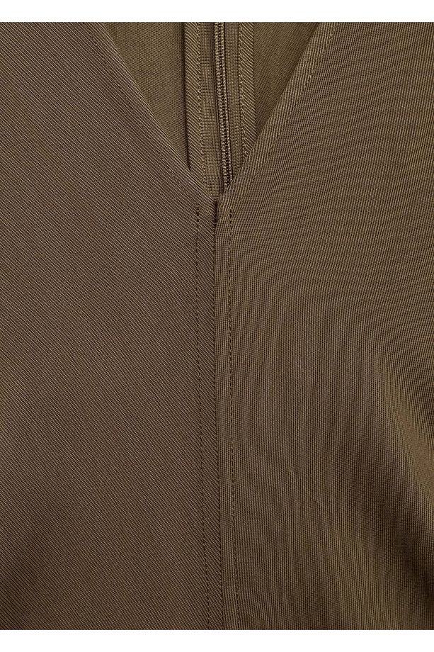 Drape detaylara sahip lyocell karışımlı elbise - 5