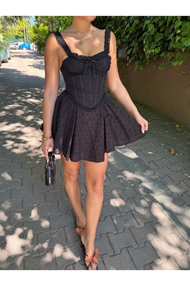 ROCHIE BRODĂ - 8