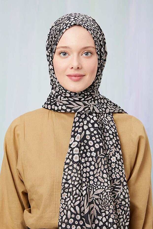 شال قطني منقوش باللون الأسود الليلي