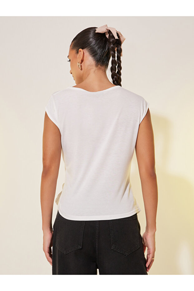 بلوزة ملفوفة برباط جانبي وأكمام قصيرة سادة - 4