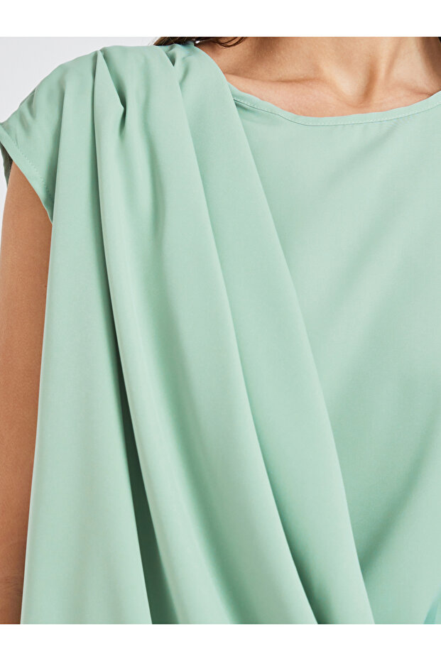 Solid Round Neck Asymmetric Hem Blouse - 3