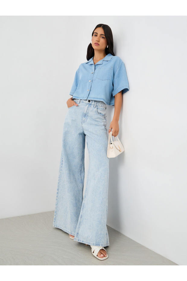 بلوزة مربعة ذات ياقة مدببة سادة وأزرار - 2