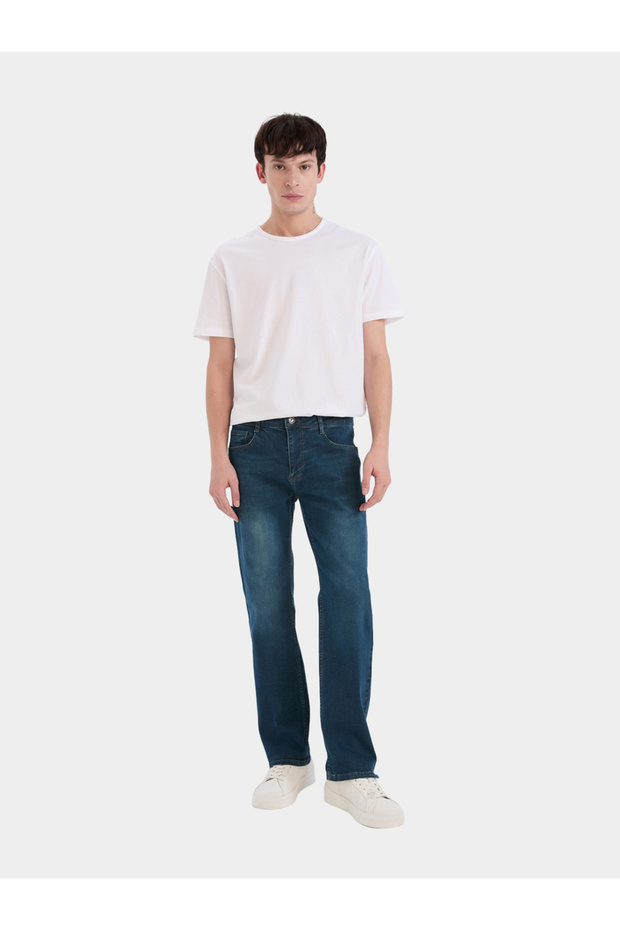Men's Light Wash Blue Jeans - 4