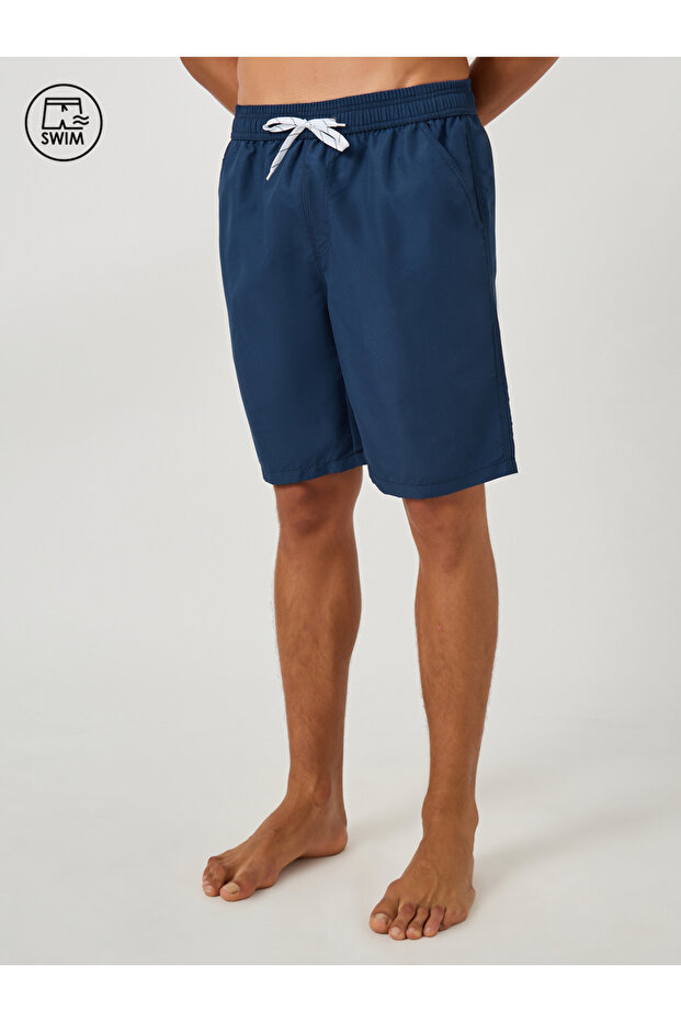 شورت سادة بطول الركبة مع رباط - 1