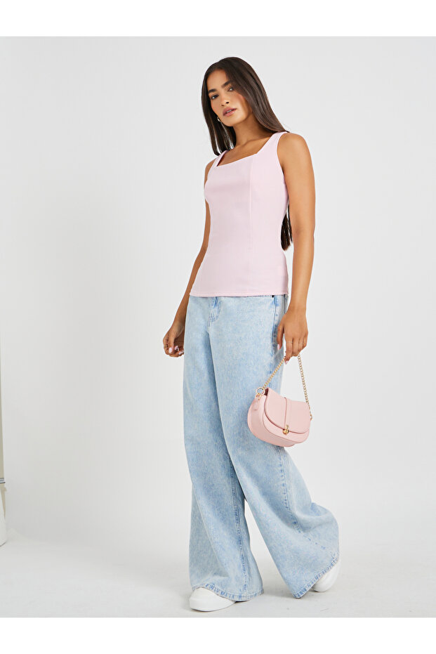 بلوزة سادة برقبة مربعة وحمالات - 2