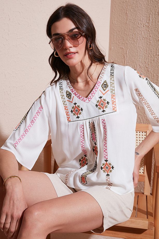 Pamuklu Regular Fit Nakış Işlemeli Bluz Bluz 611bz0247 - 1