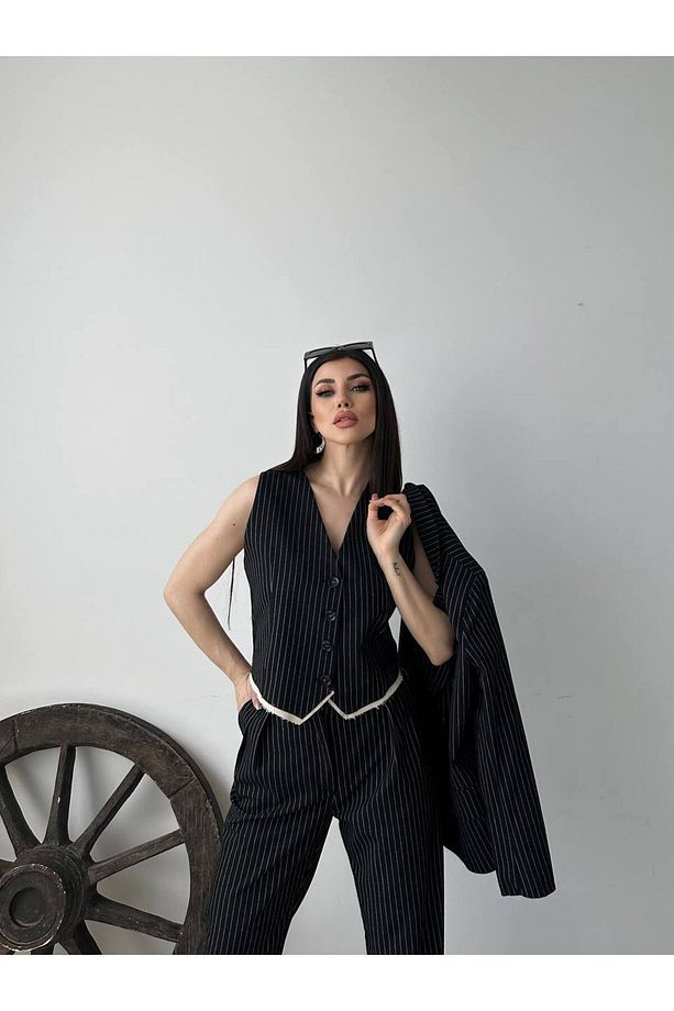 ASTARLİ ÖNÜ DÜĞMELİ KİSA YELEK - 3