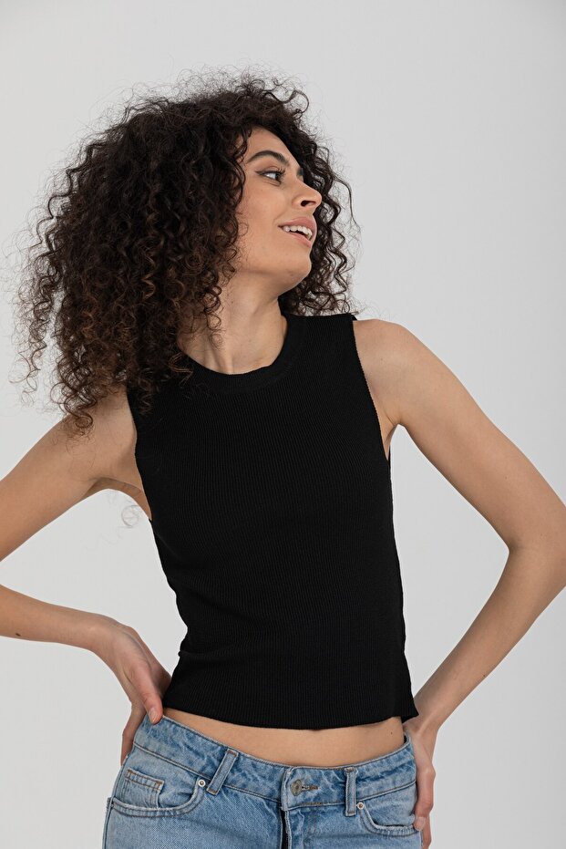 Basic Siyah Kolsuz Crop Kadın Triko - 2