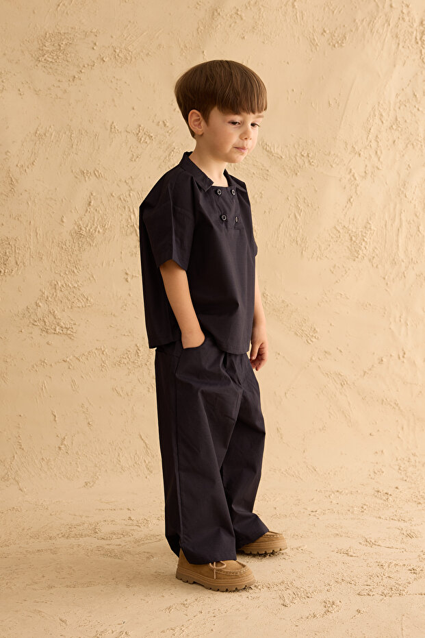 قميص مزدوج الأزرار باللون الأزرق الداكن - 4