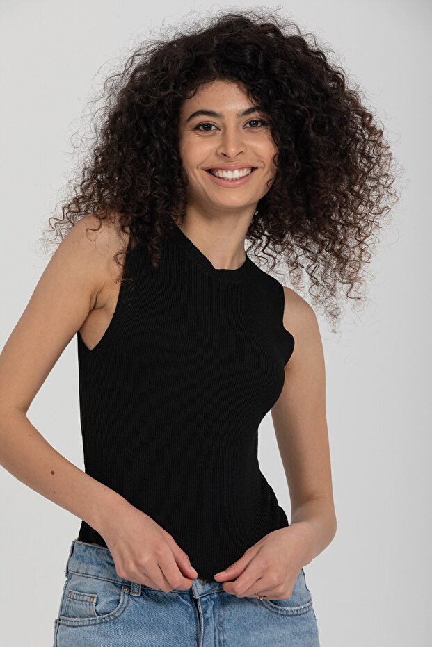 Basic Siyah Kolsuz Crop Kadın Triko - 1