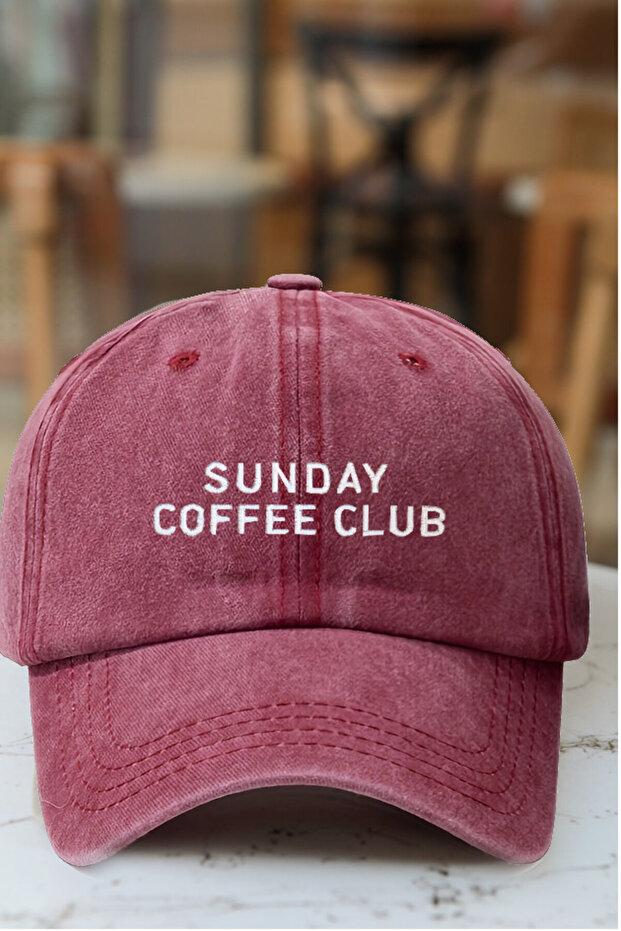 قبعة SUNDAY COFFEE CLUB مطرزة بتصميم عتيق