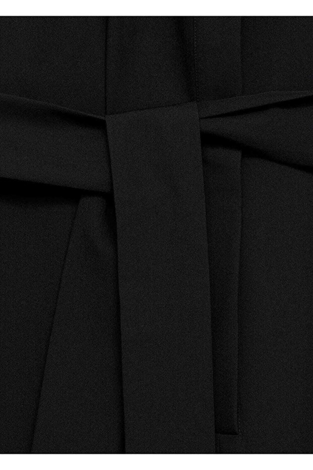 Flach geschnittener Overall mit Gürtel - 7