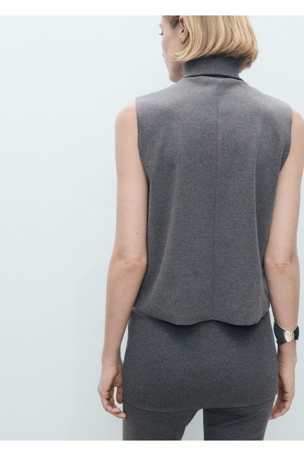 Ärmellose Bluse mit Rollkragen - 4