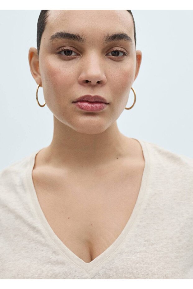 V yakalı keten tişört - 5