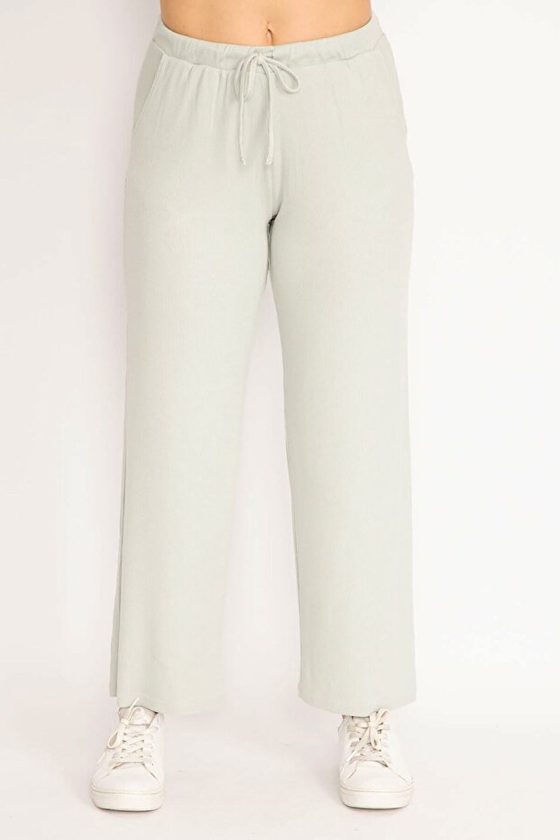 Zielone, koronkowe spodnie damskie w dużych rozmiarach, z paskiem w talii 65n35103 - 4