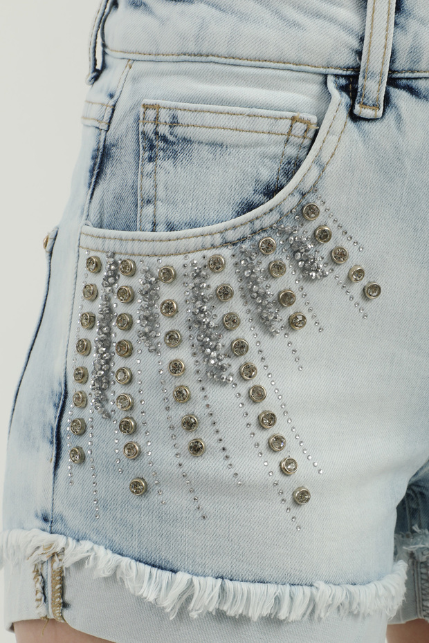 Mavi taş detaylı denim şort - 3