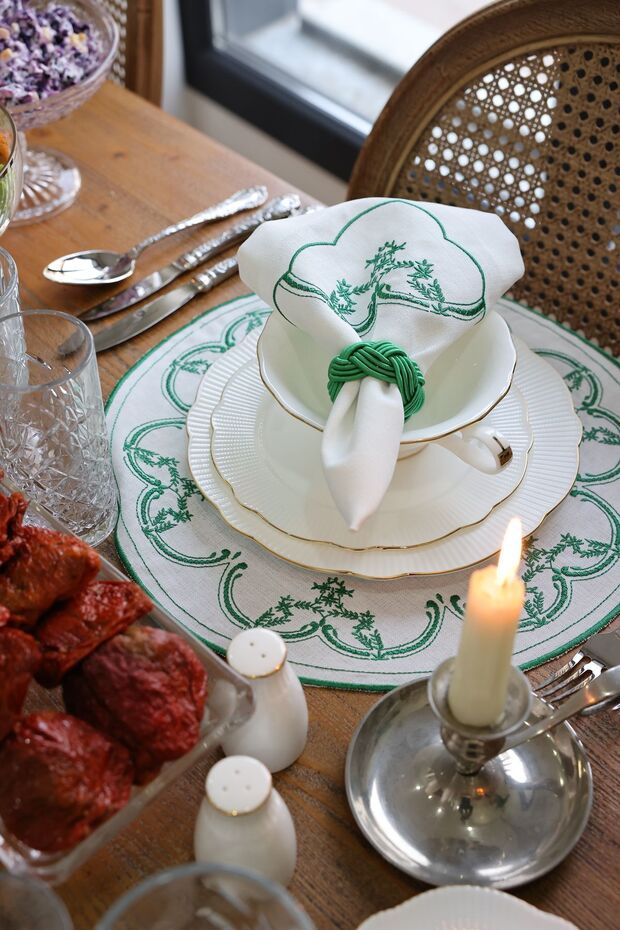 Elegant Servis Peçetesi(TABAĞIN ÜSTÜNDEKİ) - 1