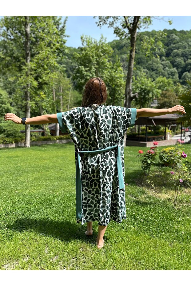 White Green Kimono