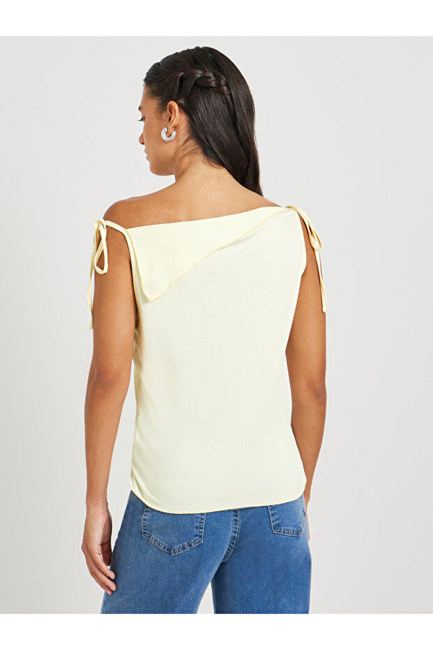 بلوزة سادة مكشوفة الكتفين بقصّة عادية - 5